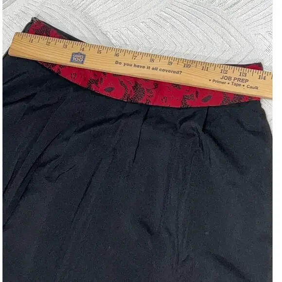 White House Black Market Skirt, Size 4 – Elegant Black, Delicate & Sophisticated - Picture 15 of 16